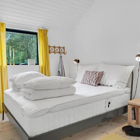 4 Bedroom Gorgeous In Ferienhaus *
