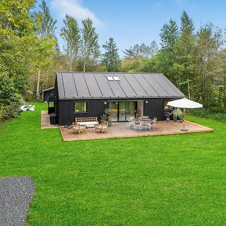 4 Bedroom Gorgeous In Dom wakacyjny *