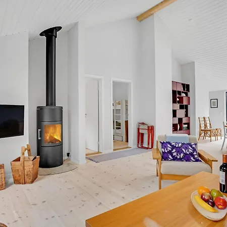 4 Bedroom Gorgeous In Ferienhaus Vig