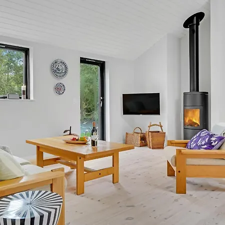 4 Bedroom Gorgeous In Holiday home