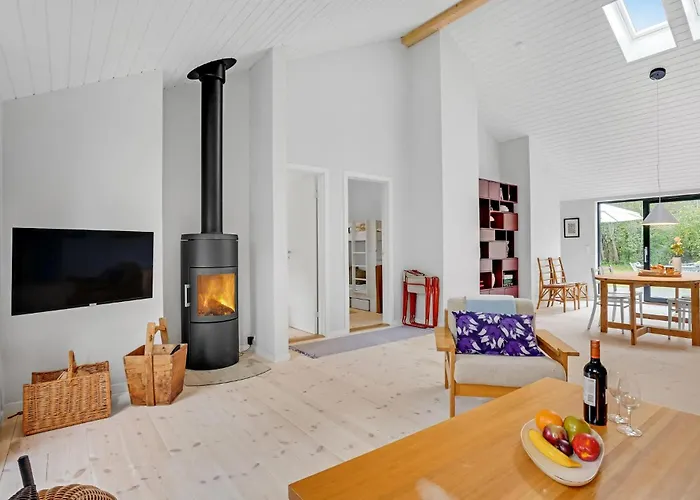 4 Bedroom Gorgeous In Сasa de vacaciones Vig